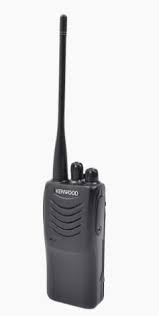[TK-3000] Radio comunicador, frecuencia 440-480 MHz, Práctico y Ligero, MIL-STD-810, 16 Canales, DTMF, IP54, VOX, Scan, Incluye antena, batería, cargador y clip Marca Kenwood Modelo